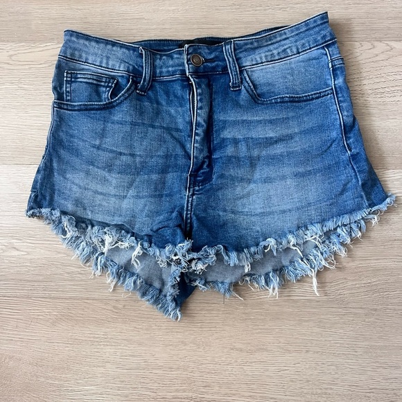 Fashionnova Slay The Fray Denim Shorts - Medium Blue Wash Size 9 - Picture 5 of 10